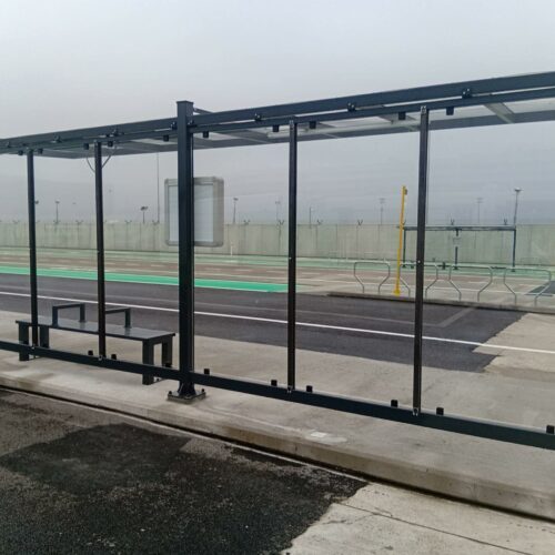 Bushokje / Busabri model Luxus 19 Busabri in Brussel met achterwand van slagvast polycarbonaat